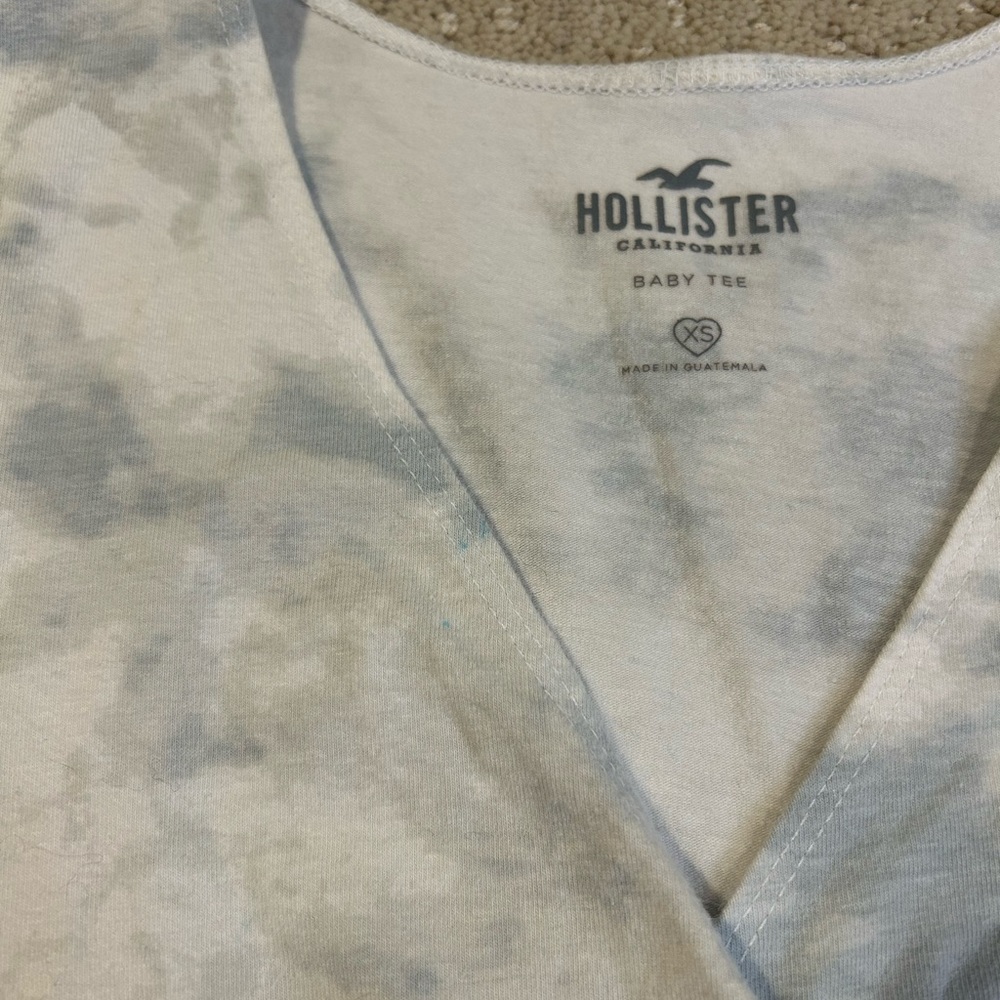 Hollister‎ Women's Lightwash White & Blue Baby Tee V-Neck Size XS - Picture 8 of 8